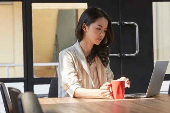 Chồng gây họa khi thấy đồng nghiệp mới có mức lương cao hơn