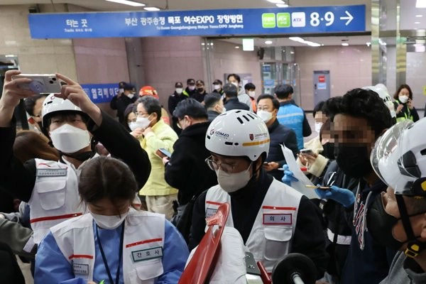 Hàn Quốc: Tàu chở 275 hành khách trật đường ray giữa Seoul-1