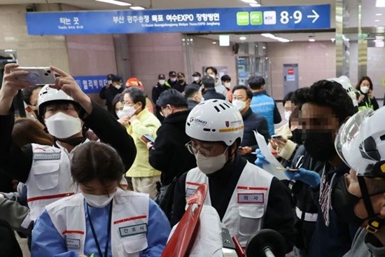 Hàn Quốc: Tàu chở 275 hành khách trật đường ray giữa Seoul