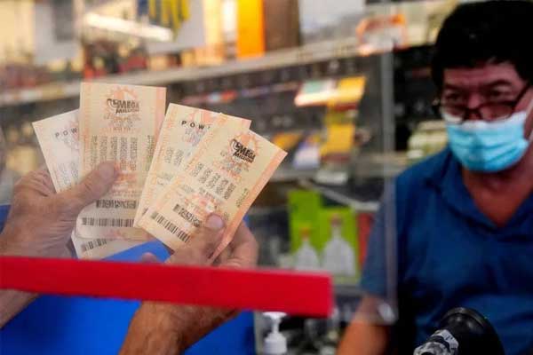 Theo đuổi 2 dãy số suốt 8 năm, người đàn ông được nghỉ hưu sớm nhờ trúng số 1 triệu USD-1