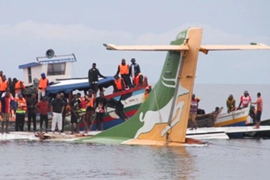Thảm kịch máy bay lao xuống hồ ở Tanzania