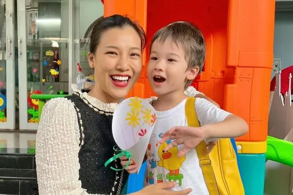 Hoàng Oanh hội ngộ chồng cũ vì con, thái độ cả hai sau ly hôn thu hút sự chú ý-6