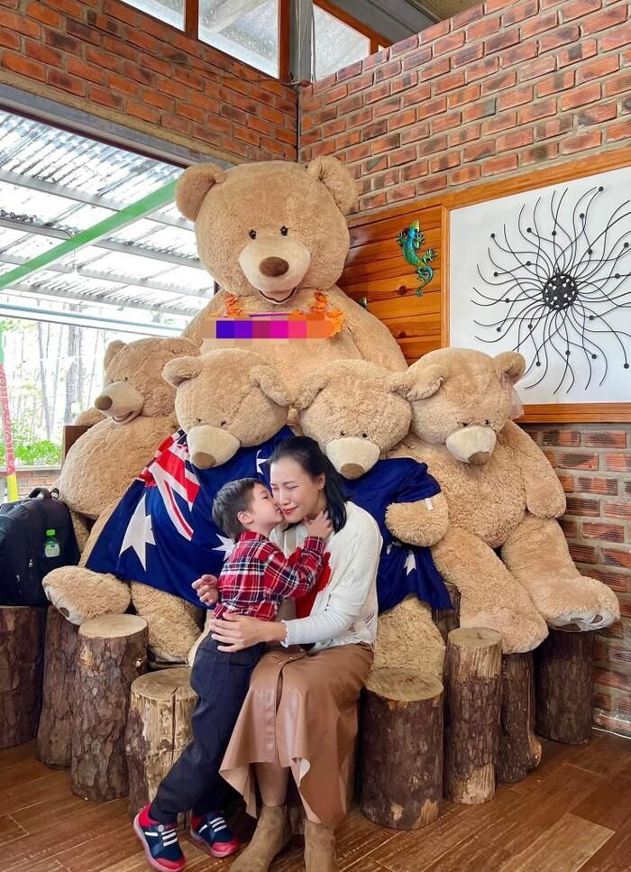 MC Hoàng Oanh rưng rưng nước mắt vì sự hiểu chuyện của con trai-1