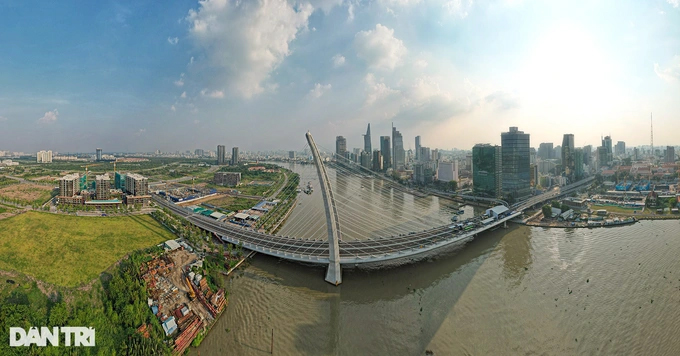 Bày hàng trăm sổ đỏ trên vỉa hè TPHCM, bán đất như... bán rau-2