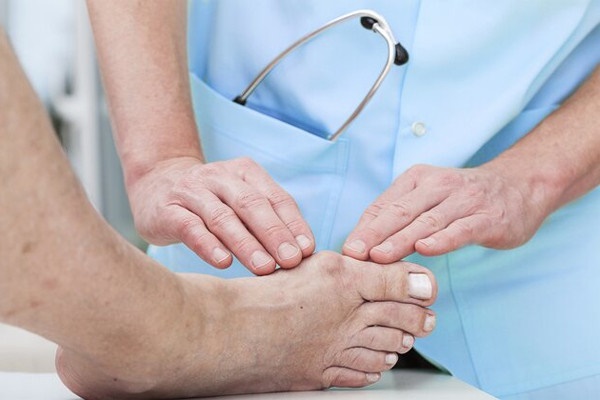 Dấu hiệu trên chân tay của người sắp qua đời-1