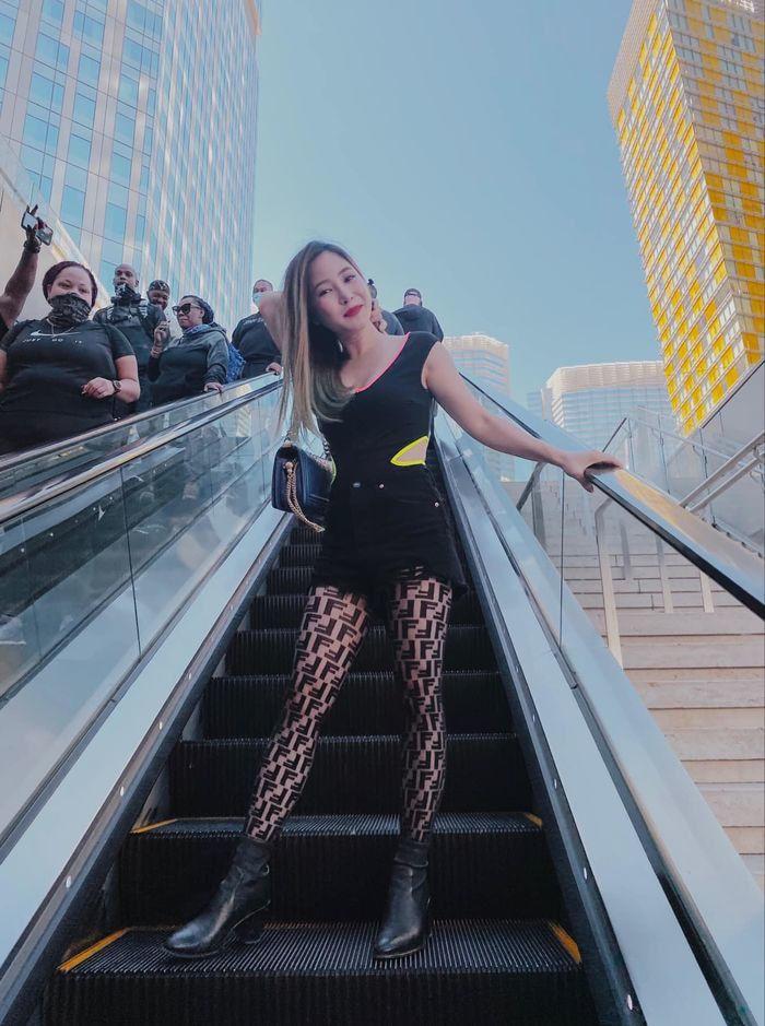 Hoa hậu Thùy Tiên lên đồ lạc quẻ, tự dìm chiều cao-7