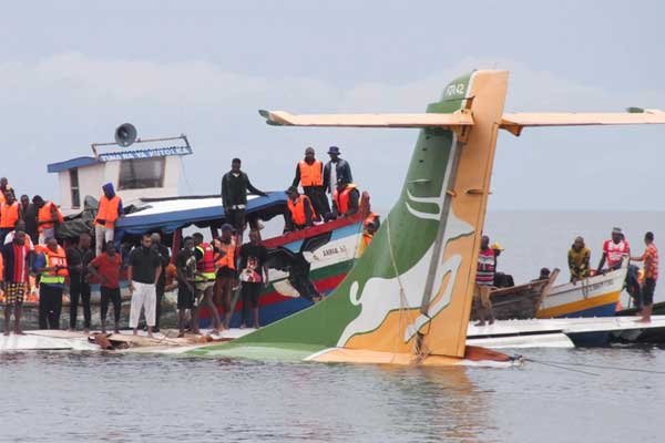 Nhiều người chết trong thảm kịch máy bay lao xuống hồ Victoria-1