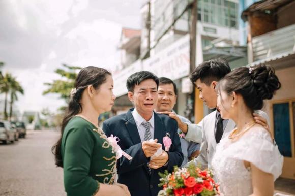 Xúc động cảnh ông bố òa khóc trong đám cưới con gái: Ngày mà con rời xa ba, ngày mà ba mất đi cả thế giới của mình!-5