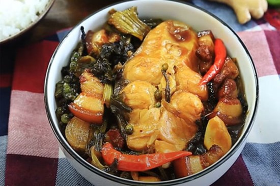 Cách làm cá trắm kho dưa ngon chuẩn vị bằng nồi áp suất
