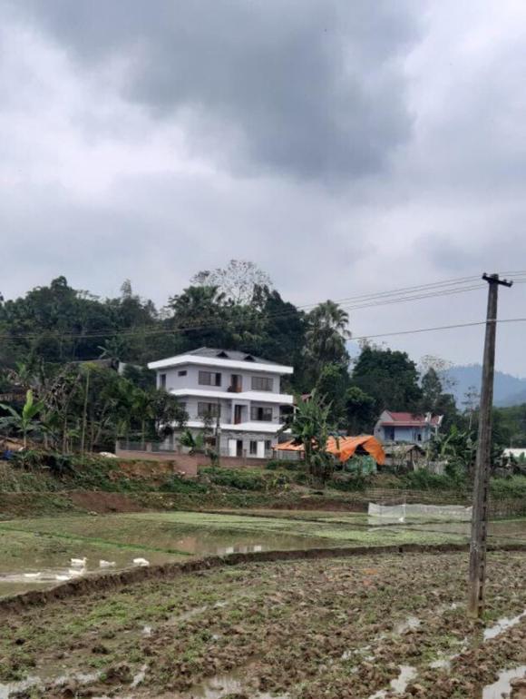 Sau biệt thự khủng tại quê nhà, tiền đạo Hà Đức Chinh tiếp tục tậu xế hộp mới tiền tỷ-6