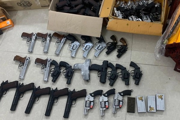 Hình ảnh kho vũ khí với cả nghìn viên đạn vừa bị Bộ Công an triệt phá-12