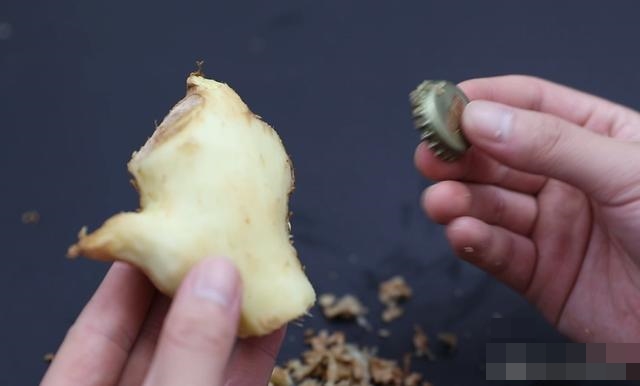 Dán nắp chai bia lên băng dính giúp giải quyết ngon ơ rắc rối khiến nhiều người bực mình-13