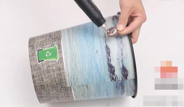 Dán nắp chai bia lên băng dính giúp giải quyết ngon ơ rắc rối khiến nhiều người bực mình-16