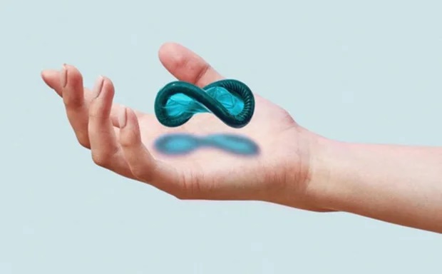 Mẹ xử lý tinh tế khi phát hiện vật thể lạ của con gái trên cầu thang-1