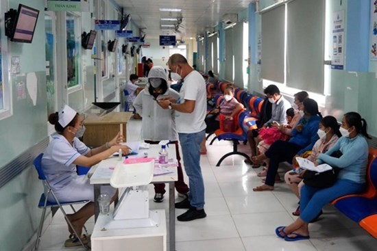 Trẻ mắc hội chứng Tic gia tăng do xem tivi, sử dụng điện thoại nhiều