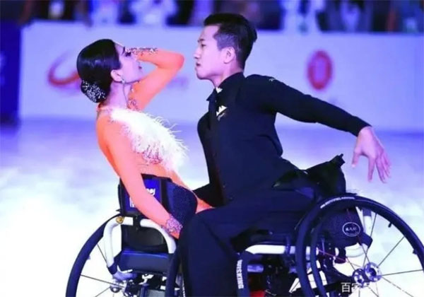 Chuyện tình cặp vũ công ngồi xe lăn nổi tiếng ở Trung Quốc-1