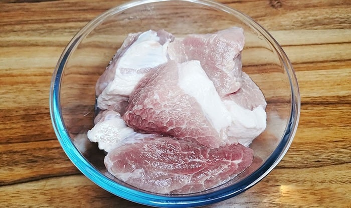 Chỉ chần thịt qua nước sôi là chưa đủ, học 3 mẹo này để chất bẩn trôi hết, không còn mùi hôi-3