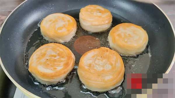 Mách chị em cách làm bánh củ cải thơm ngon, đầy đủ dinh dưỡng, ăn mùa này quá hợp-16