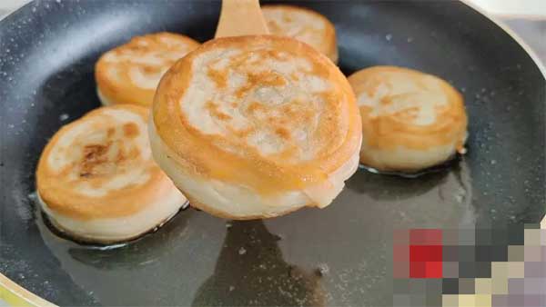 Mách chị em cách làm bánh củ cải thơm ngon, đầy đủ dinh dưỡng, ăn mùa này quá hợp-17