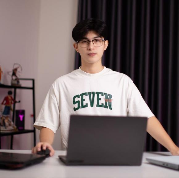 Ngoại hình đời thường của trai đẹp vừa gây sốt trên sóng VTV-2