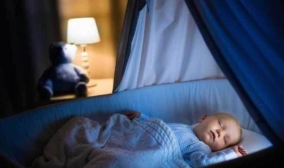 Một thói quen khi ngủ vô tình khiến bé dậy thì sớm, mẹ biết cần tránh ngay-1
