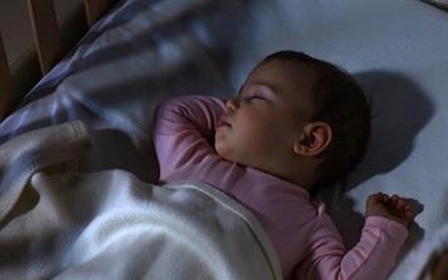Một thói quen khi ngủ vô tình khiến bé dậy thì sớm, mẹ biết cần tránh ngay-3