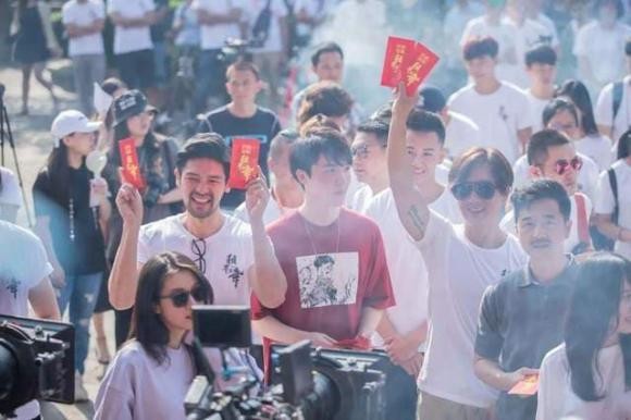 Việc sử dụng ảnh diễn viên làm ảnh thờ trong phim có phải là điều cấm kỵ? Ai ngờ ekip có chiêu lấy lòng bằng một phần thưởng tươi rói-6