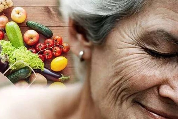 Người phụ nữ 102 tuổi chia sẻ bí quyết: Không hạn chế chuyện ăn uống như nhiều người vẫn làm-1