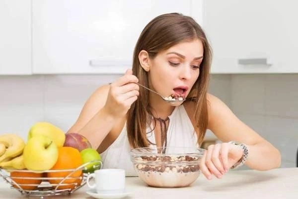 Nhập viện sau khi ăn quả hồng giòn-2