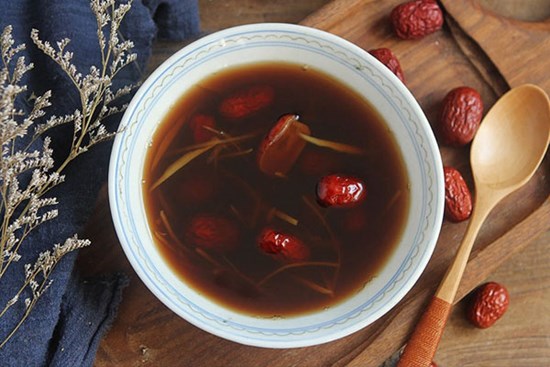 Công thức trà dưỡng sinh tự làm đơn giản tại nhà từ táo đỏ