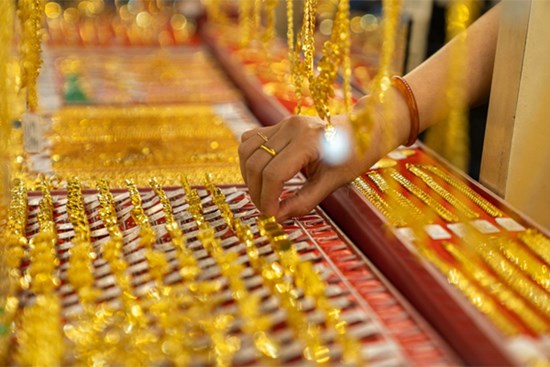 Giá vàng hôm nay 10/11: Đảng của ông Trump trở lại, vàng chao đảo