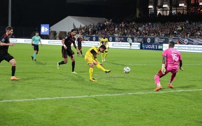 Quang Hải lần đầu chia sẻ về cuộc sống ở Pau FC-3
