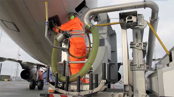 Máy bay hạ cánh khẩn cấp vì bồn chứa chất thải quá đầy, du khách không thể đi vệ sinh-2