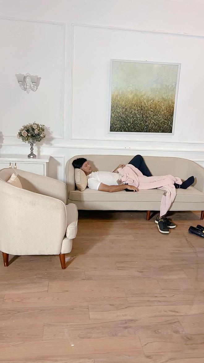 Loạt ảnh cười ra nước mắt của nhà báo Long Vũ trong Cuộc hẹn cuối tuần-27