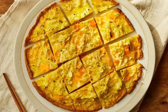 Bắp cải xào hay nấu quá quen rồi, thử mang ra làm bánh đảm bảo ai cũng tấm tắc khen ngon!