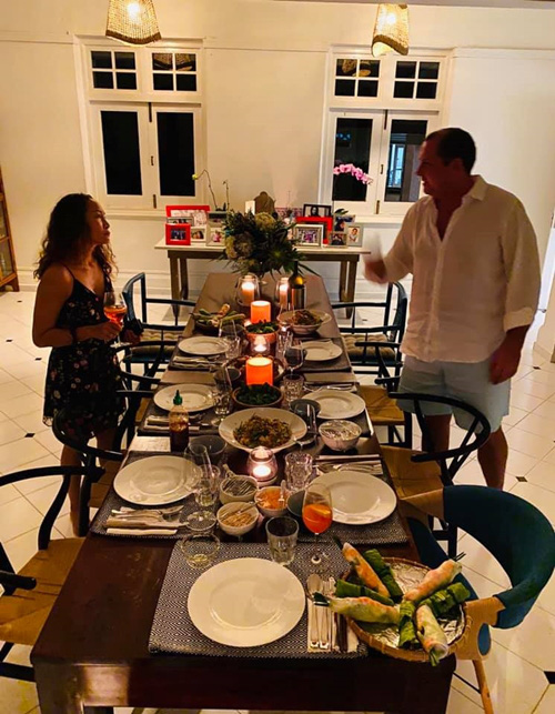 Cựu siêu mẫu Bằng Lăng hé lộ hình ảnh biệt thự cổ siêu sang tại Singapore-11