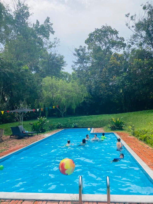 Cựu siêu mẫu Bằng Lăng hé lộ hình ảnh biệt thự cổ siêu sang tại Singapore-15