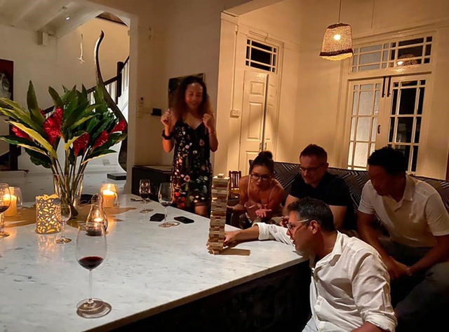 Cựu siêu mẫu Bằng Lăng hé lộ hình ảnh biệt thự cổ siêu sang tại Singapore-17