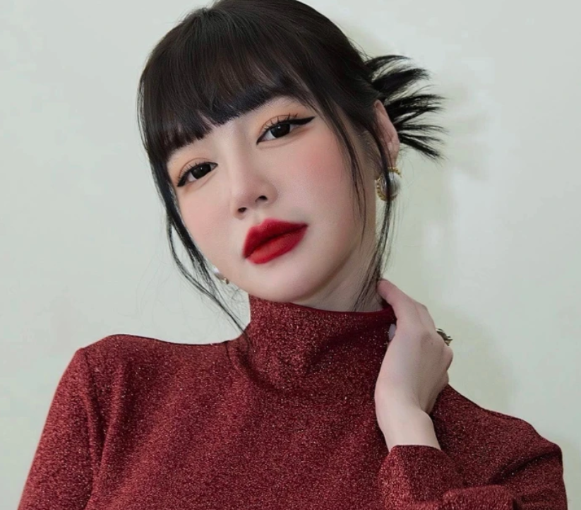 Elly Trần nổi đóa vì bị netizen chê bai khi tìm kiếm nguồn tài trợ sau khi chồng dừng chu cấp-1