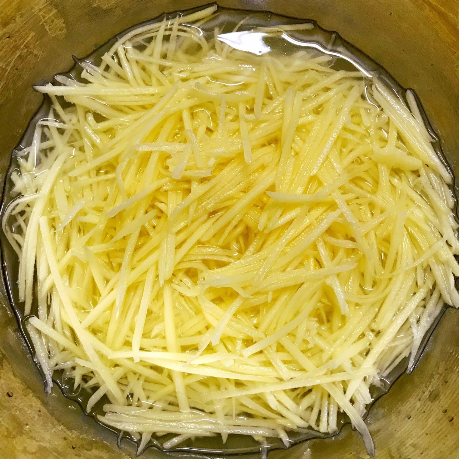 Làm bánh khoai sợi giòn rụm ăn vặt-2