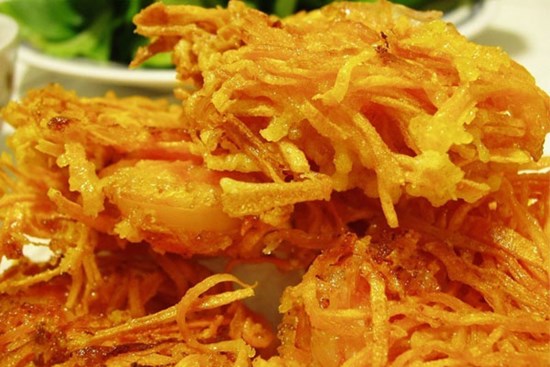 Làm bánh khoai sợi giòn rụm ăn vặt