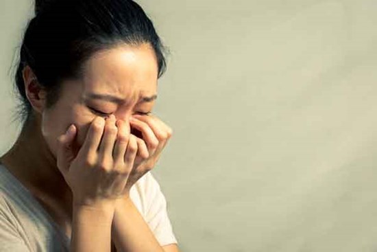 Nhìn 5 tờ hóa đơn trong ví của chồng mà tôi rơi nước mắt