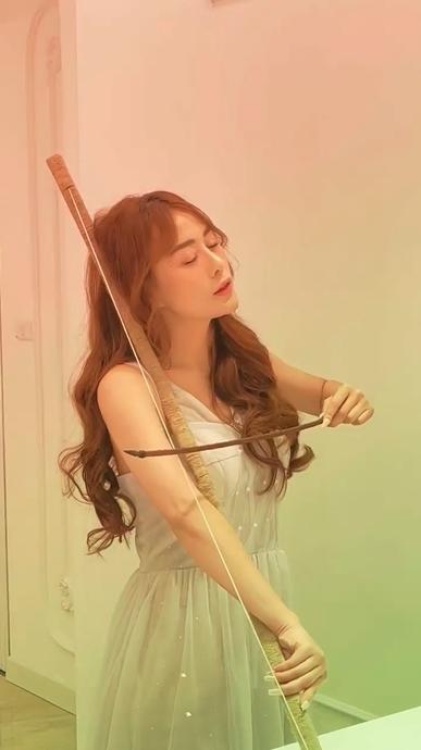 Phương Oanh biến hóa đủ phong cách sau khi mở lại trang cá nhân-7
