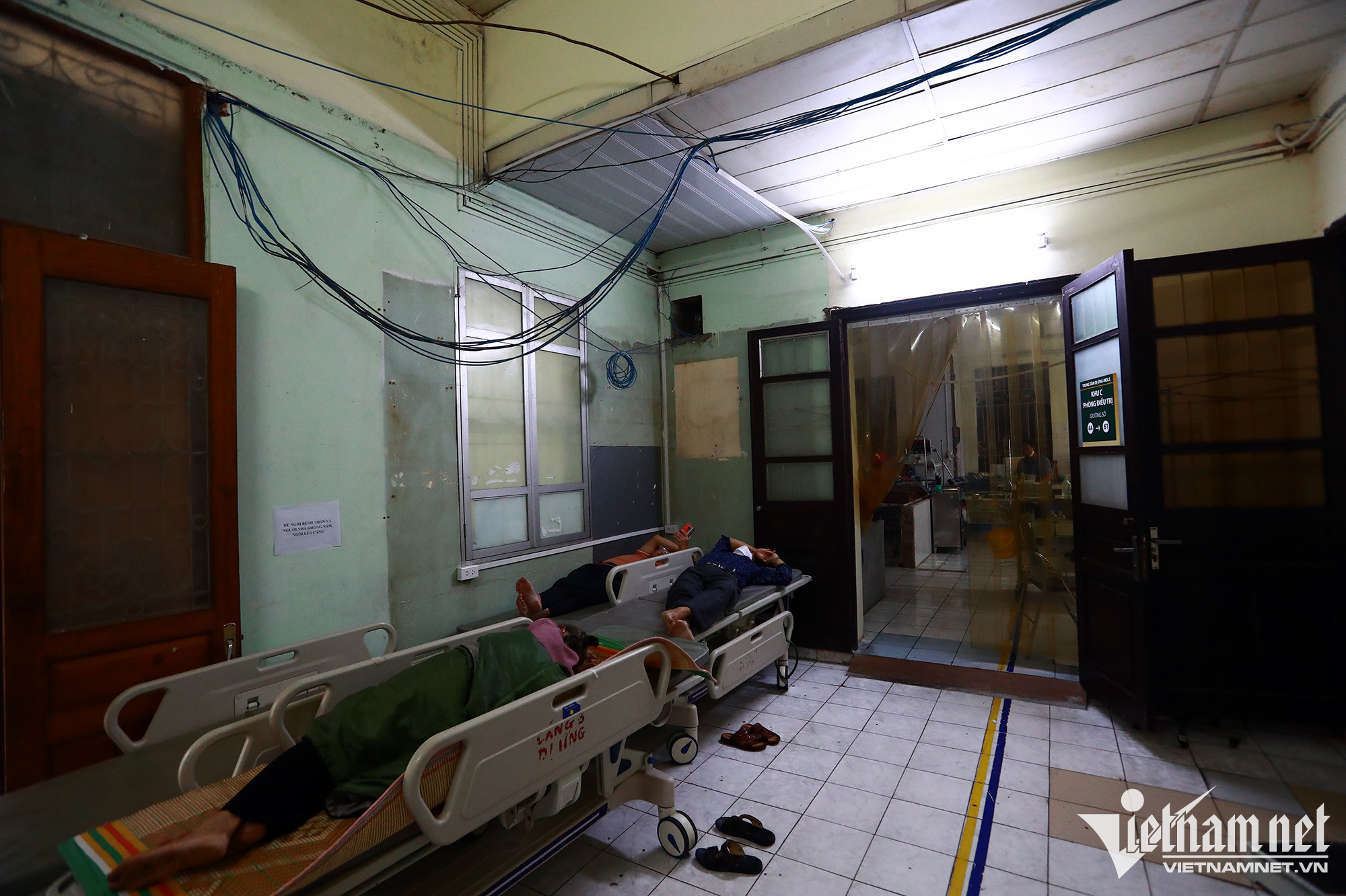Cảnh xuống cấp, quá tải ở Bệnh viện Bạch Mai-4