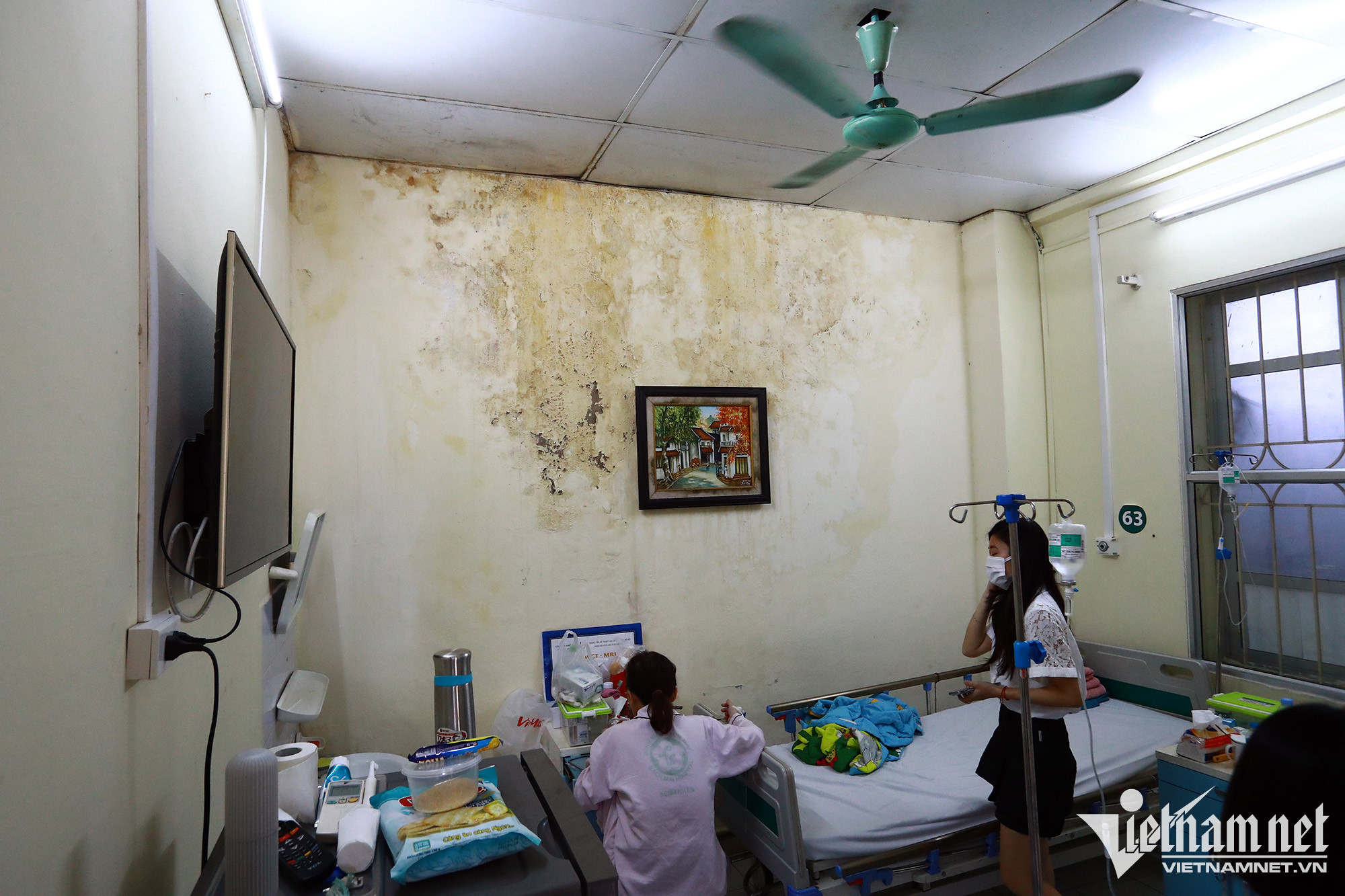 Cảnh xuống cấp, quá tải ở Bệnh viện Bạch Mai-6