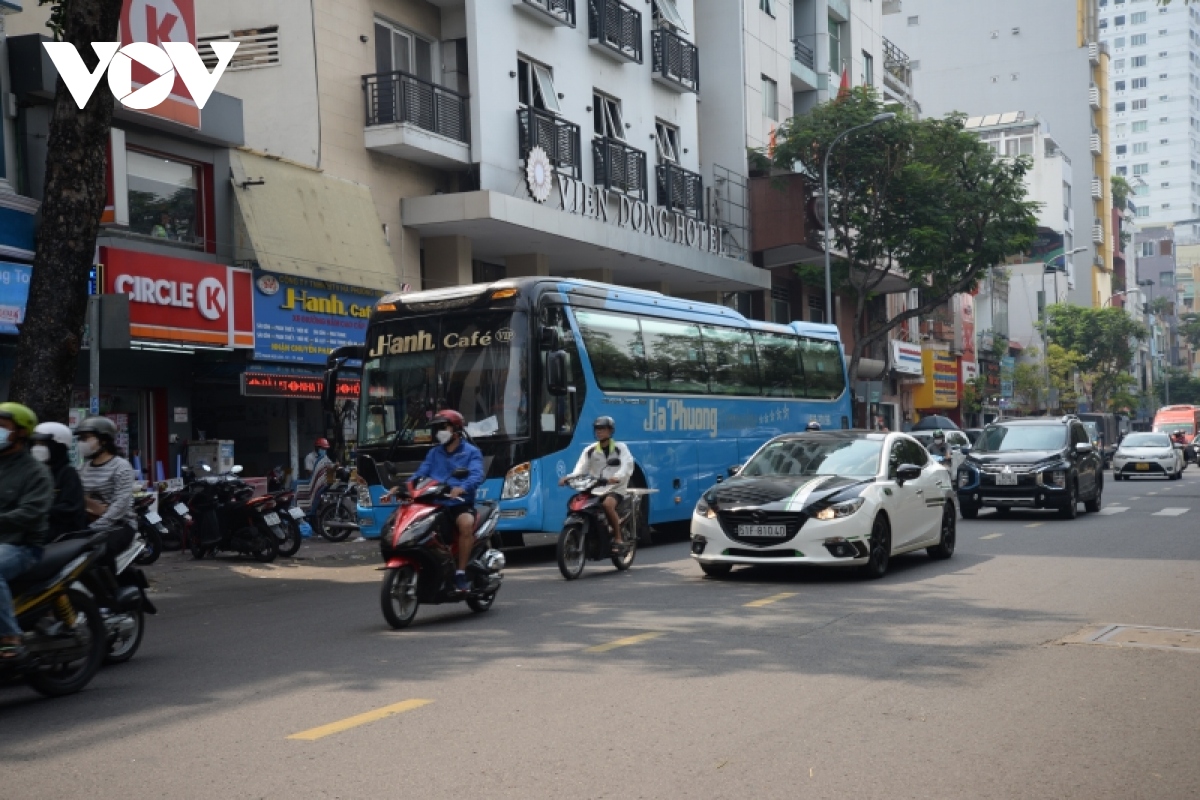 Cấm xe khách giường nằm vào nội thành TP.HCM: Cần có lộ trình và làm thí điểm-2