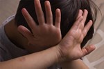 Vụ bé gái 8 tuổi bị bạo hành tử vong: Tội danh của bố đẻ có thể thay đổi tại tòa-2