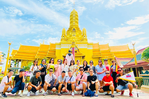 Công ty du lịch Việt bắt trend, rục rịch bán tour Thái, Singapore thi IELTS-2