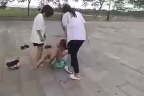 Nữ sinh lớp 6 bị 'đàn chị' vây đánh ở Quảng Trị