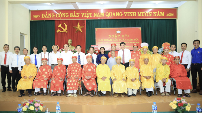 Phó Bí thư Thường trực Thành ủy Nguyễn Thị Tuyến chung vui Ngày hội Đại đoàn kết tại huyện Thanh Trì-3
